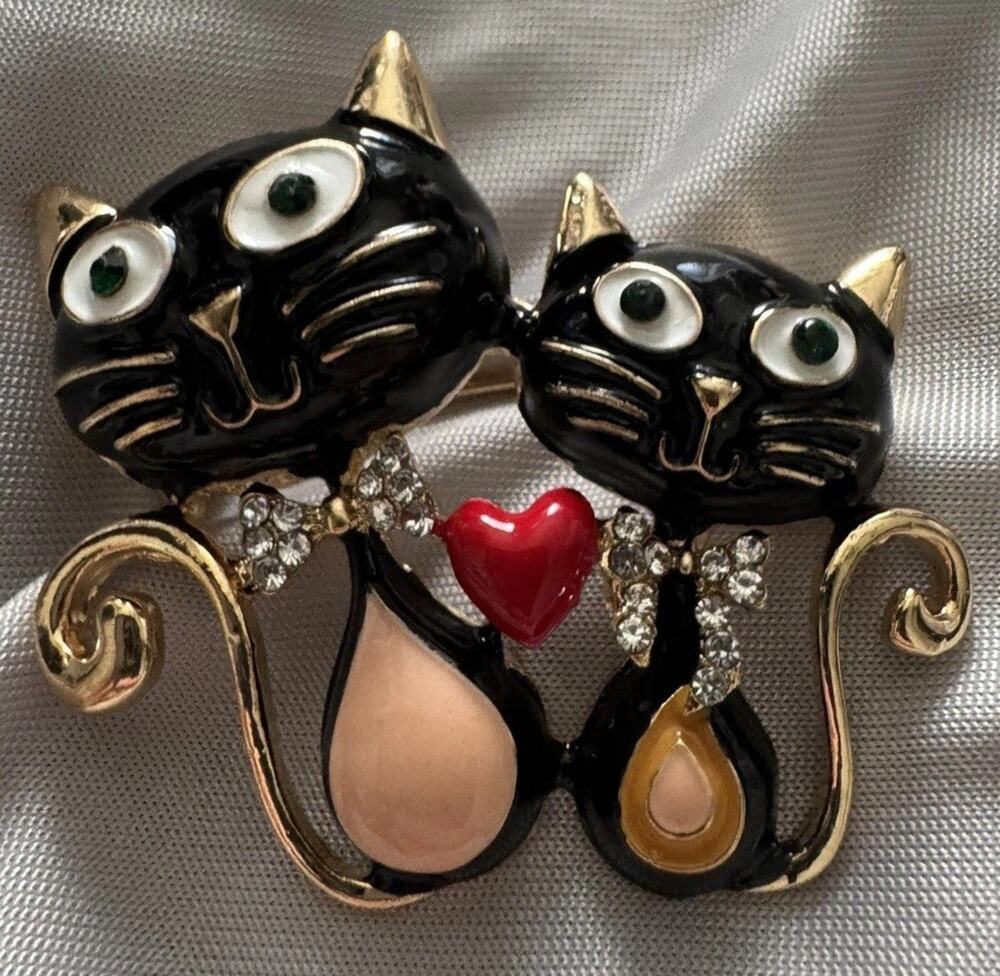 Black Cat Couple Brooch Red Heart Enamel Rhinestone Gold Tone Jewelry Pin